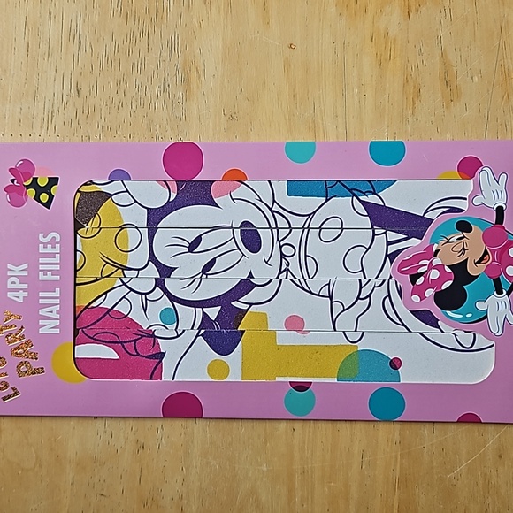 DISNEY MICKEY MOUSE TWEEZER AND MINNIE MOUSE NAIL FILES - Picture 6 of 12